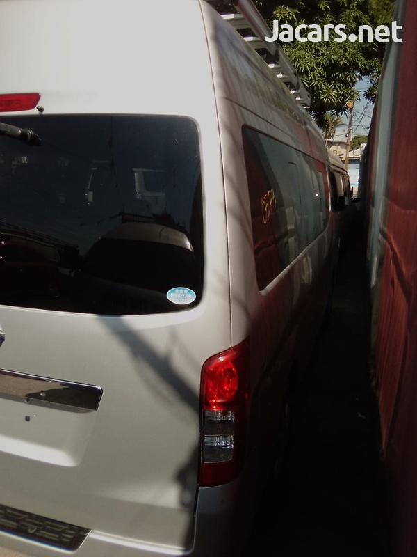 Nissan NV350-3