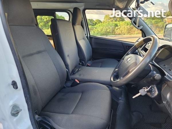 Toyota Hiace 2,0L 2016-7