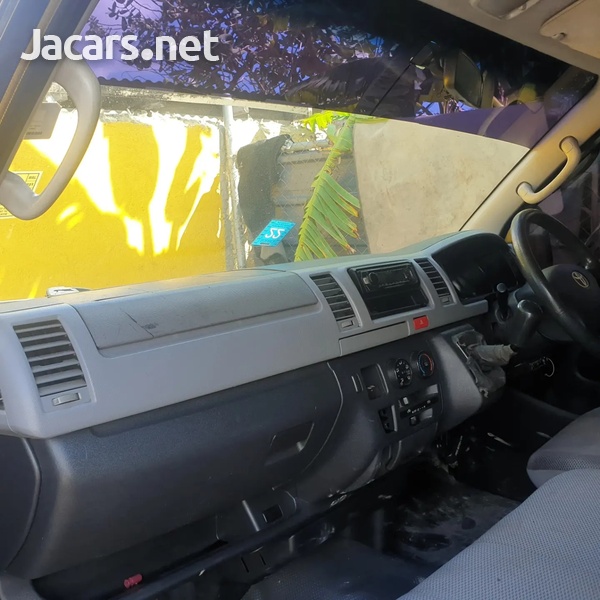 Toyota Hiace 3,0L 2008-6