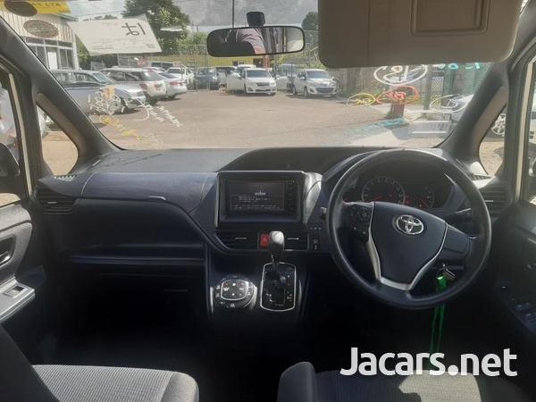 Toyota Voxy 2,0L 2014-5