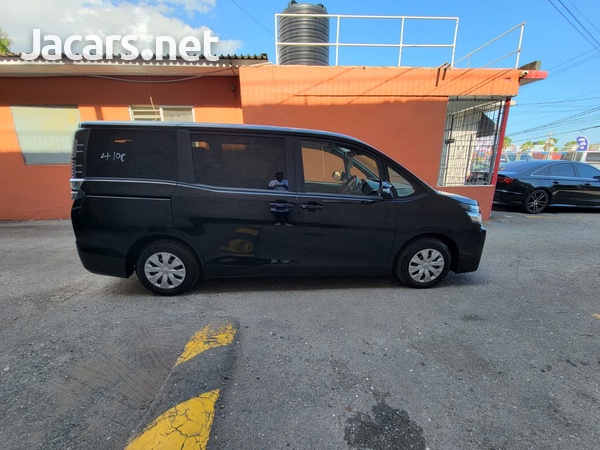 Toyota Voxy 2,0L 2018-5
