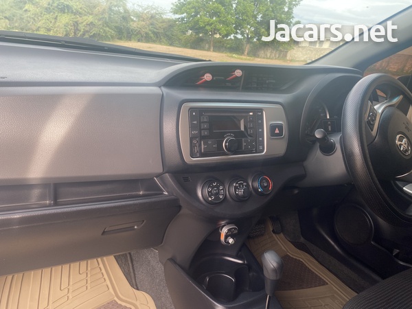 Toyota Vitz 1,0L 2014-8
