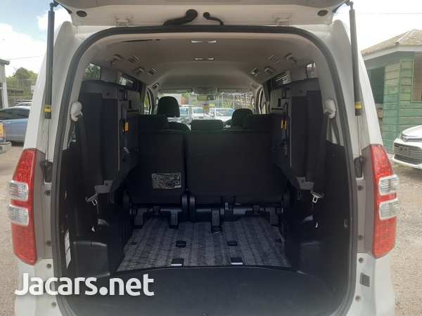 Toyota Noah 2,0L 2013-8