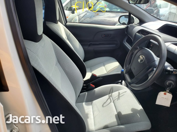 Toyota Aqua 1,5L 2017-5