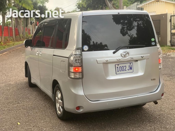 Toyota Voxy 2,0L 2012-2