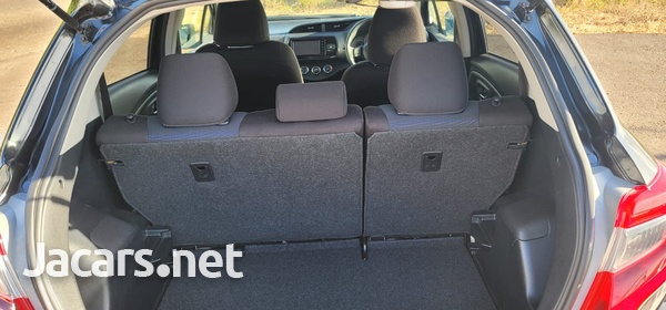 Toyota Vitz 1,0L 2016-8