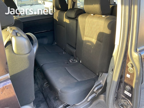 Toyota Isis 1,8L 2012-4