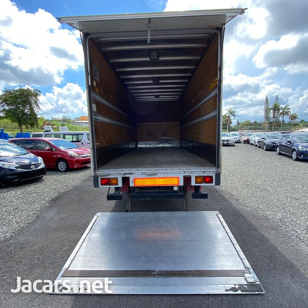 2005 Isuzu Forward Box Body Truck-2