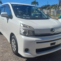 Toyota Voxy 2,0L 2013 Toyota Voxy 2,0L 2013
