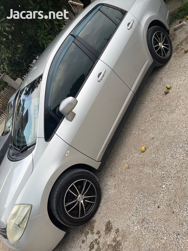 Nissan Tiida 1,5L 2010-4