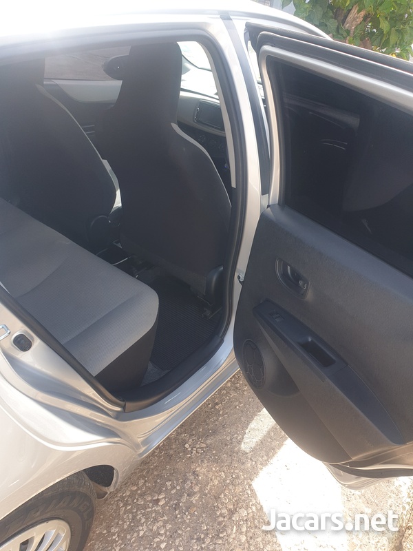 Toyota Vitz 1,3L 2014-8