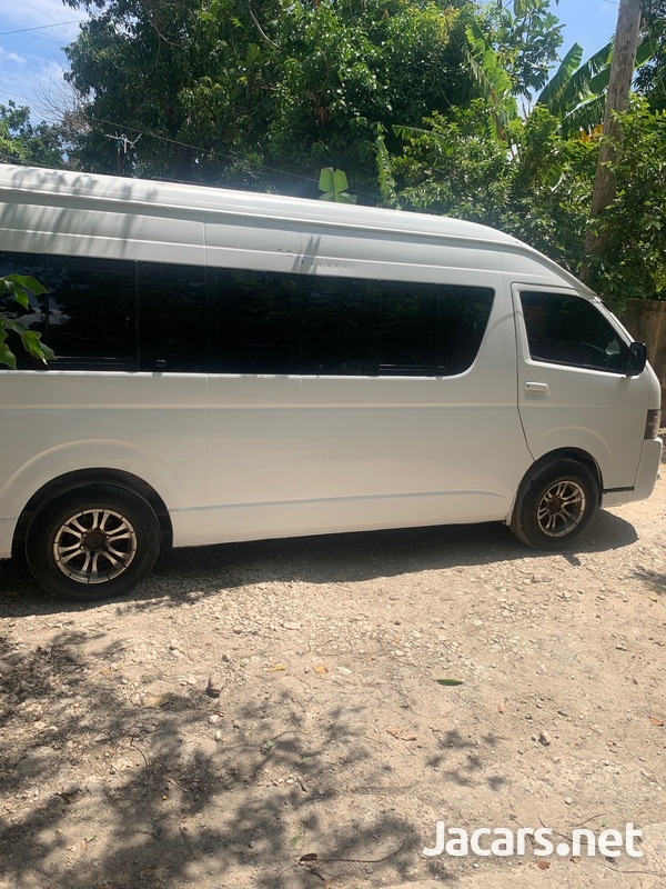 Toyota Hiace 5,0L 2010-6