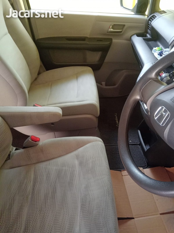 Honda Stepwgn 2,0L 2013-7