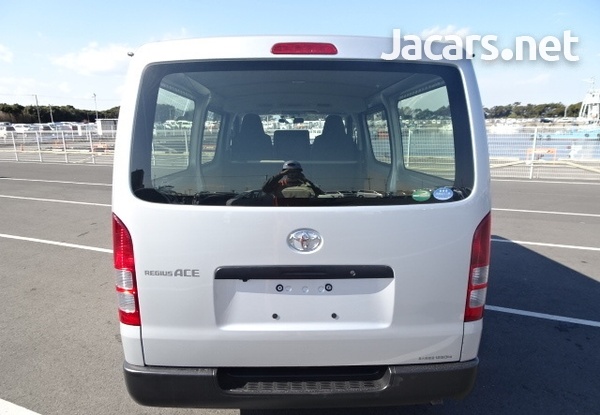 Toyota Regius 1,9L 2016-4