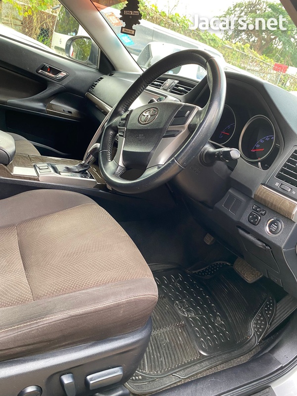 Toyota Mark X 2,5L 2013-4