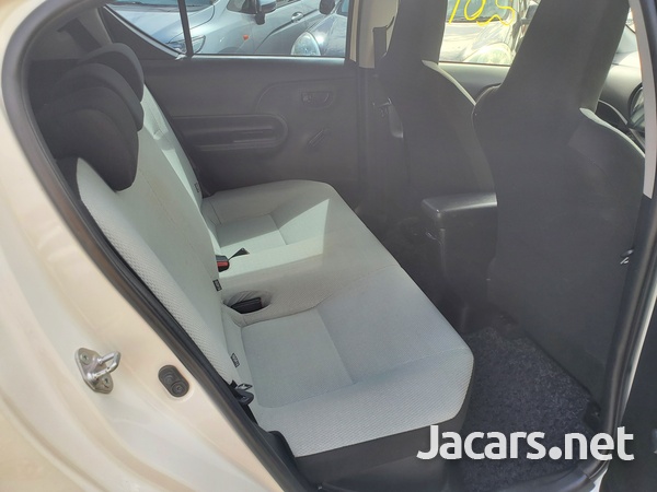 Toyota Aqua 1,5L 2017-9