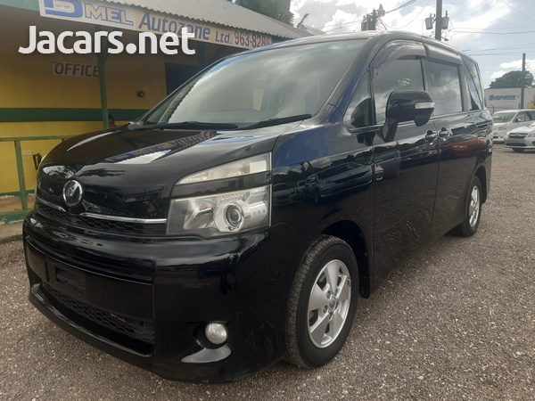 Toyota Voxy 2,0L 2013-1