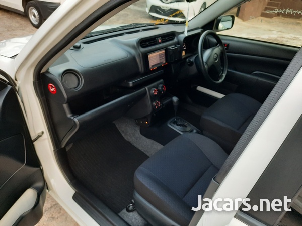 Toyota Probox 1,5L 2017-10