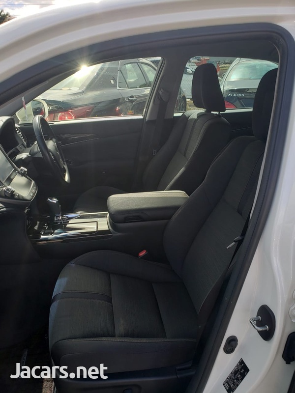 Toyota Crown 3,5L 2016-8