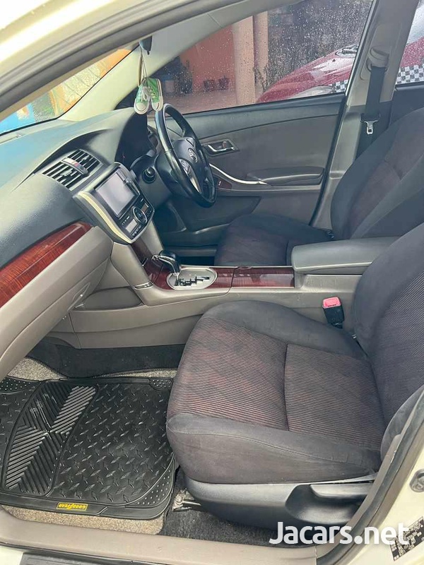 Toyota Premio 2,0L 2014-6