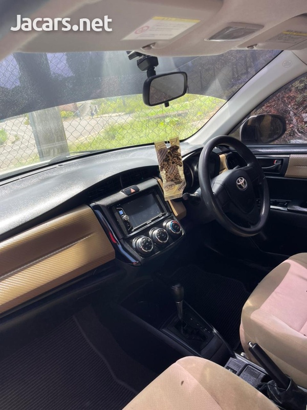 Toyota Axio 1,5L 2013-6