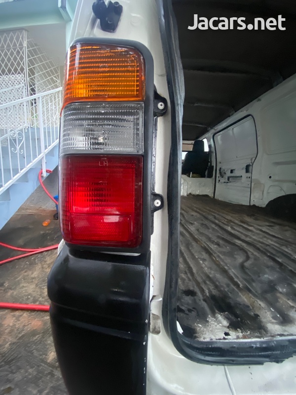 1997 Mitsubishi L300-10