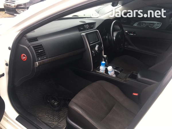 Toyota Mark X 2,5L 2013-6
