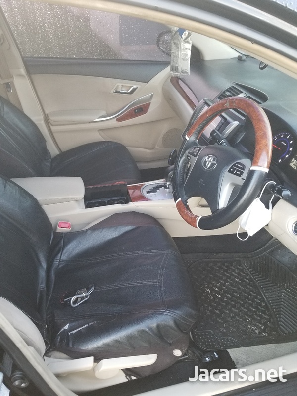 Toyota Premio 2,0L 2015-4