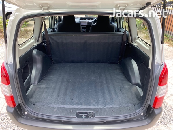 Toyota Probox 1,5L 2017-12