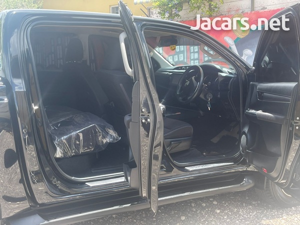 Toyota Hilux 2,8L 2017-6