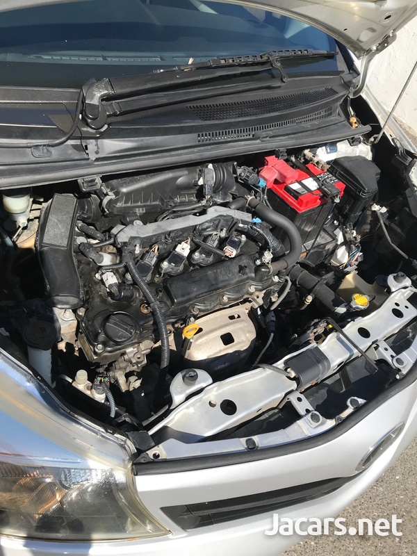 Toyota Vitz 1,3L 2012-9