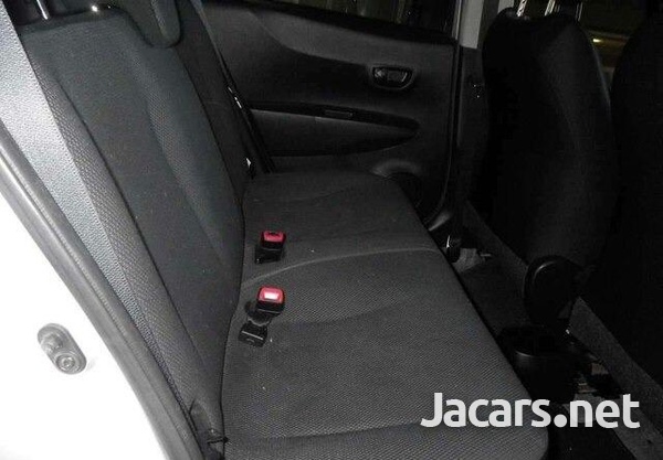 Toyota Vitz 1,0L 2013-4