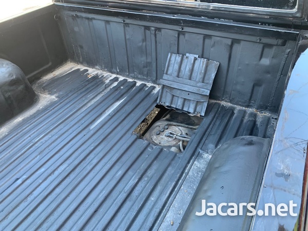 Nissan Pickup 2,4L 1997-3