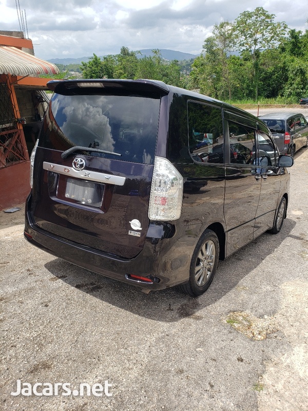 Toyota Voxy 2,0L 2011-8