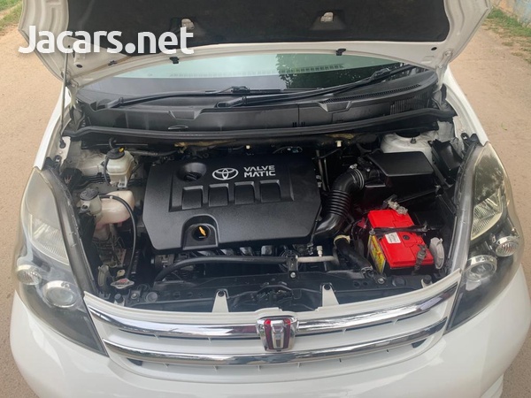 Toyota Isis 1,8L 2010-9