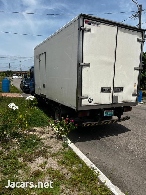 2009 Isuzu Truck-5