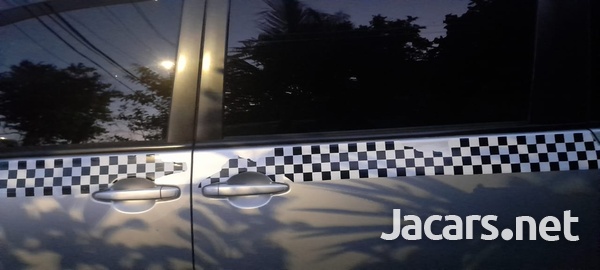 Toyota Voxy 2,0L 2012-4