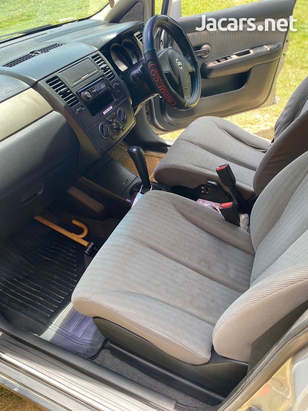 Nissan Tiida 1,6L 2010-4