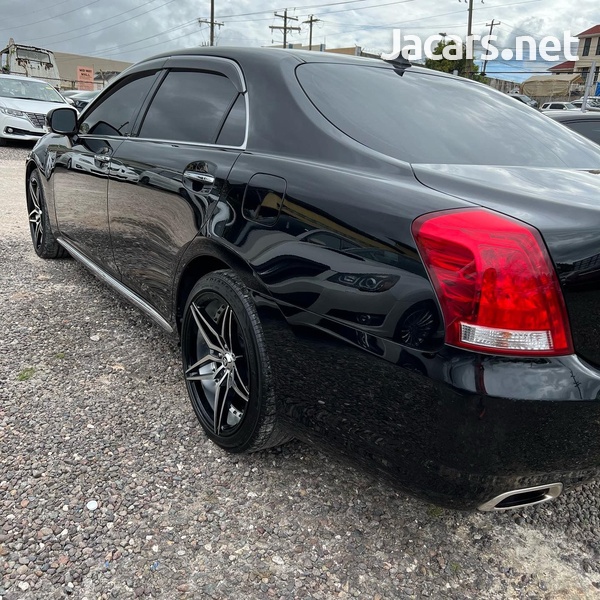 Toyota Crown 2,5L 2012-6