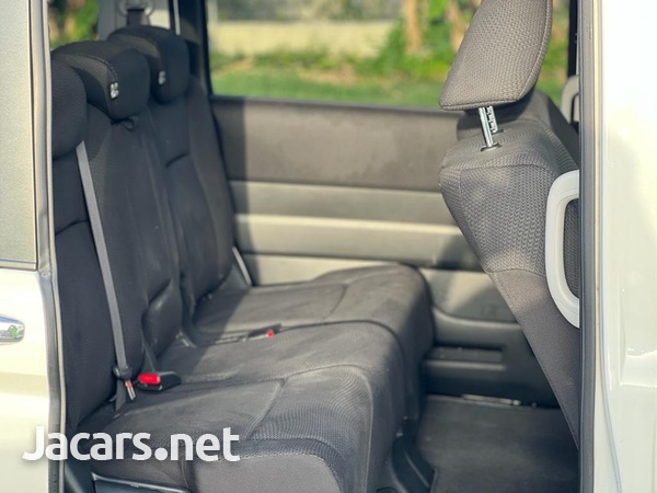 Honda Stepwgn Spada 2,0L 2013-5