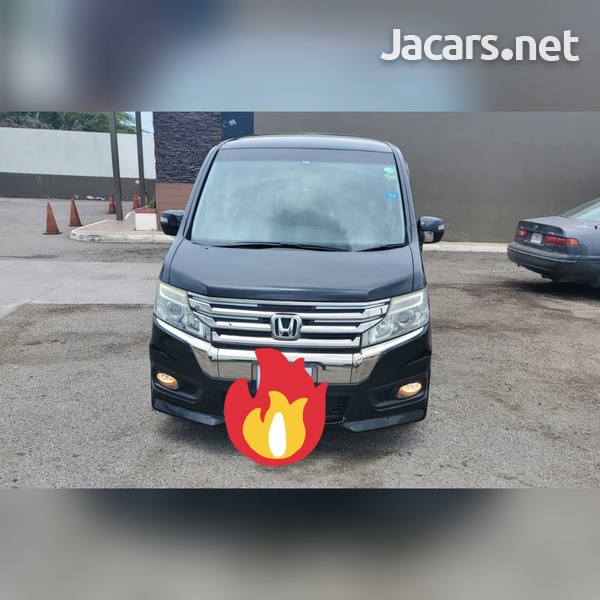 Honda Stepwgn Spada 2,0L 2013-1