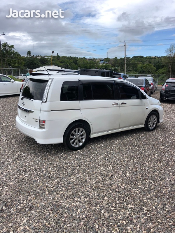 Toyota Isis 1,8L 2011-5