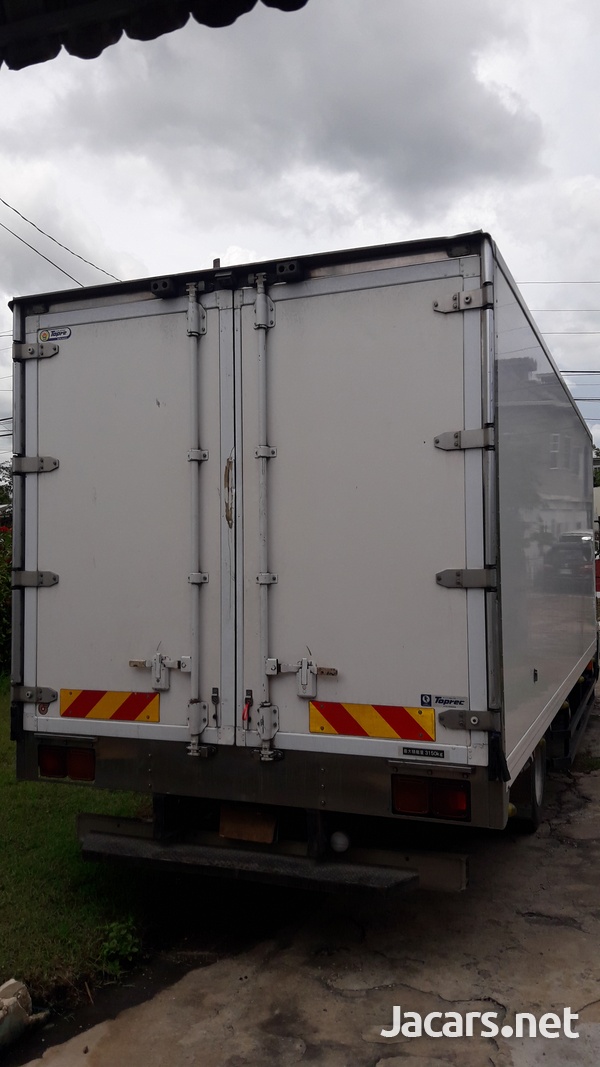 2012 Isuzu Forward-6