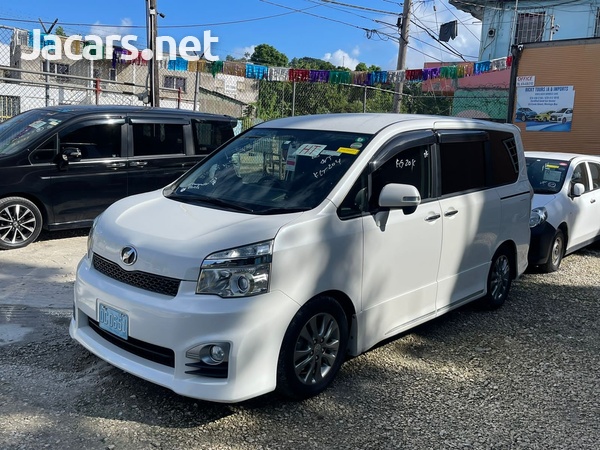 Toyota Voxy 2,0L 2013-1