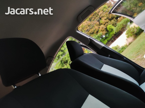 Toyota Aqua 1,5L 2012-6