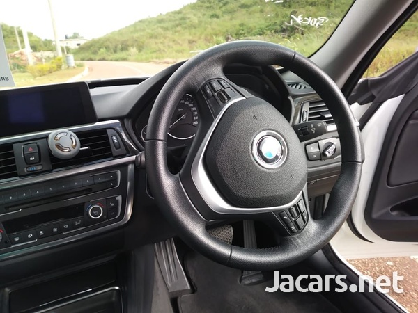 BMW 3-Series 3,0L 2013-7