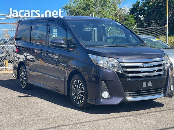 Toyota Noah 2,0L 2017-1