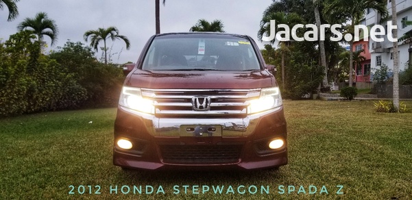 Honda Stepwgn Spada 2,0L 2012-1