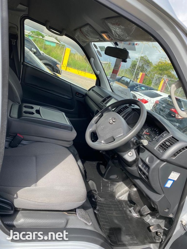 Toyota Hiace 2,5L 2015-3