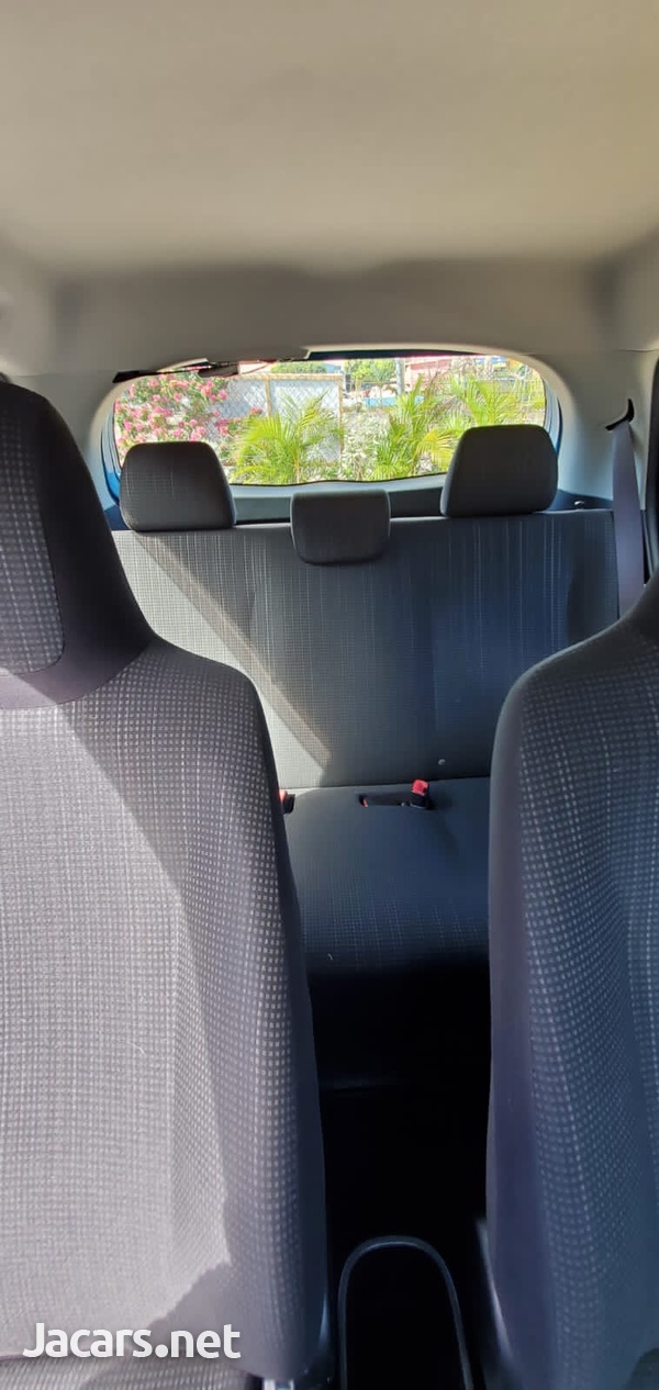 Toyota Vitz 1,0L 2017-13